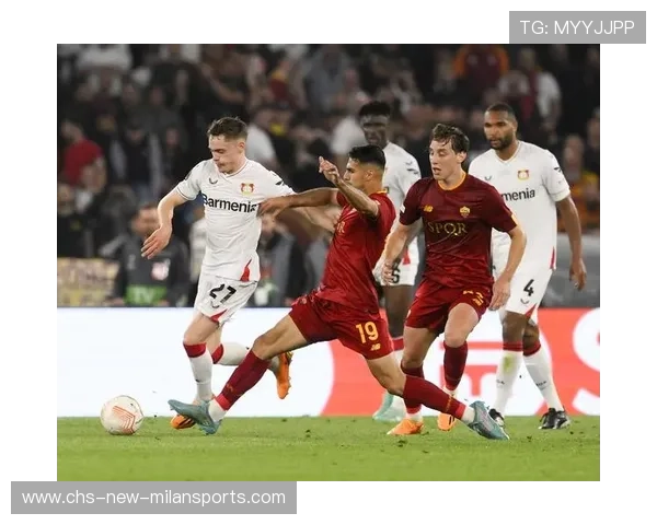 足球前锋空门打偏，全队举头叹气：胜利与失败之间的微妙瞬间