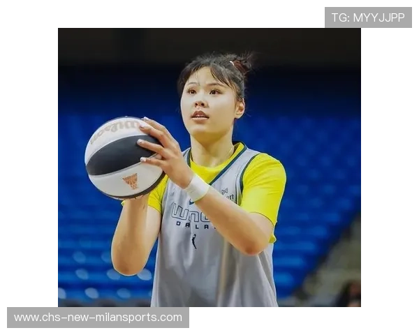 李月汝用自拍回应伤情，护具不影响笑容，李月汝生活照